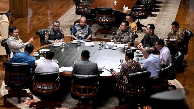 Prabowo Gelar Rapat Maraton di Hambalang, Bahas Mudik Lebaran hingga Situasi Geopolitik Timur Tengah Prabowo Gelar Rapat Maraton di Hambalang, Bahas Mudik Lebaran hingga Situasi Geopolitik Timur Tengah