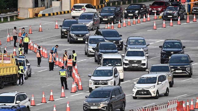 Arus Balik Landai, Korlantas Hentikan One Way Kalikangkung–Brebes Arus Balik Landai, Korlantas Hentikan One Way Kalikangkung–Brebes