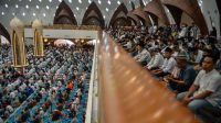 Hukum Salat Jumat Saat Lebaran Jatuh di Hari yang Sama, Wajib atau Gugur? Ini Penjelasannya Hukum Salat Jumat Saat Lebaran Jatuh di Hari yang Sama, Wajib atau Gugur? Ini Penjelasannya