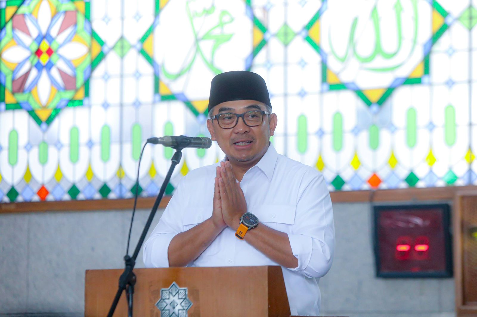 Pelepasan Jemaah Haji Kota Bandung 2026 Penuh Haru, Wali Kota Ingatkan Fokus Ibadah dan Jaga Kesehatan