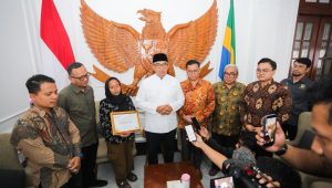 Pemkot Bandung Salurkan Santunan Korban Pohon Tumbang, Muhammad Farhan: Bentuk Kepedulian dan Komitmen Mitigasi Bencana Pemkot Bandung Salurkan Santunan Korban Pohon Tumbang, Muhammad Farhan: Bentuk Kepedulian dan Komitmen Mitigasi Bencana