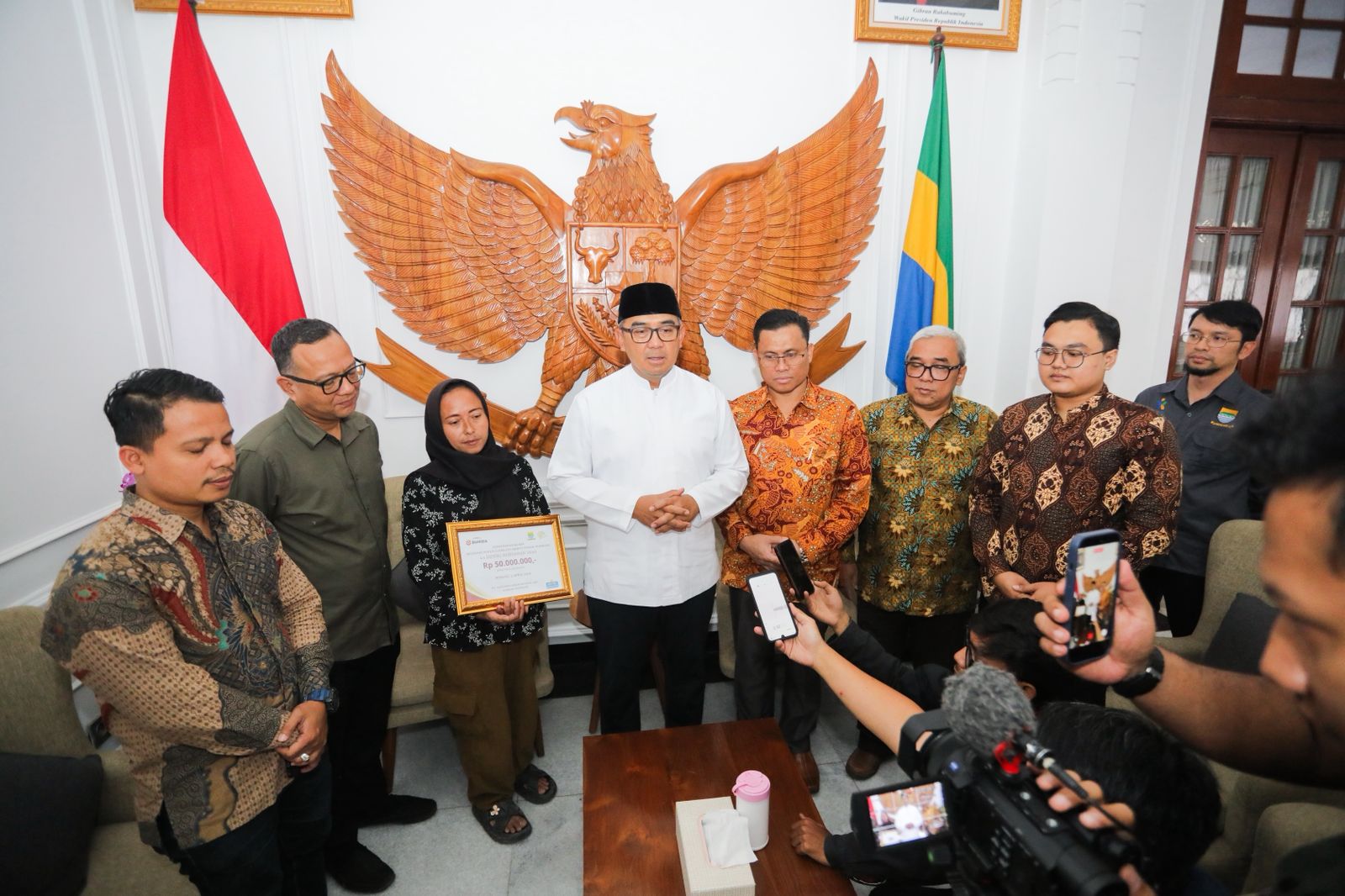 Pemkot Bandung Salurkan Santunan Korban Pohon Tumbang, Muhammad Farhan: Bentuk Kepedulian dan Komitmen Mitigasi Bencana