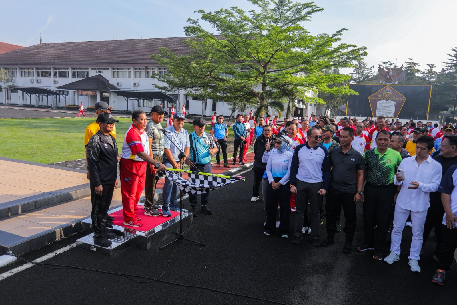 HUT ke-52 Sesko TNI di Bandung Meriah, Farhan Ikut Senam hingga Latihan Menembak Bersama