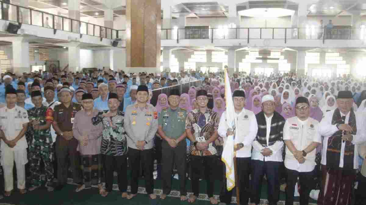 Ratusan Jemaah Haji Tasikmalaya Dilepas Haru di Masjid Agung, 1.348 Orang Siap Berangkat ke Tanah Suci
