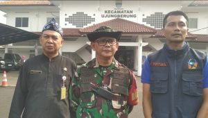 Koramil 1811/UBR Kodim 0618/KB Laksanakan Program Kerja Bakti Kamis Bersih Sepanjang Sekitar Pasar Ujung Berung, Alun Alun dan Mesjid Besar Ujung Berung.