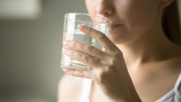 Manfaat Minum Air Hangat di Pagi Hari: Baik untuk Pencernaan, Tapi Bukan Solusi Instan