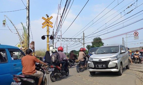 Kereta Api Jadi Prioritas Utama, Bahkan di Atas Kendaraan Darurat