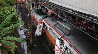 Kecelakaan Maut KRL dan KA Argo Bromo Anggrek di Bekasi Timur, 14 Orang Tewas Kecelakaan Maut KRL dan KA Argo Bromo Anggrek di Bekasi Timur, 14 Orang Tewas