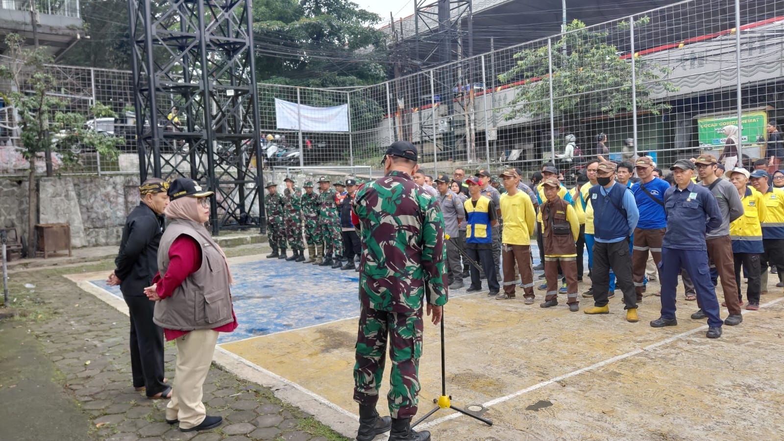 Kerja Bakti TNI dan Warga Bandung Wetan, Percantik Kota Pasca Aksi Vandalisme