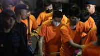Ratusan WNA Sindikat Judi Online Internasional Dipindahkan ke Kantor Imigrasi