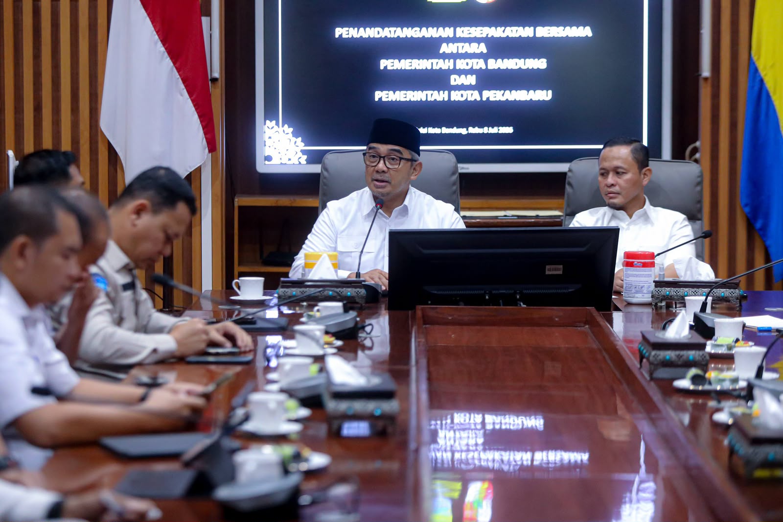 Bandung dan Pekanbaru Perkuat Kolaborasi Digital, Fokus Tata Fiber Optik hingga Inovasi Layanan Publik