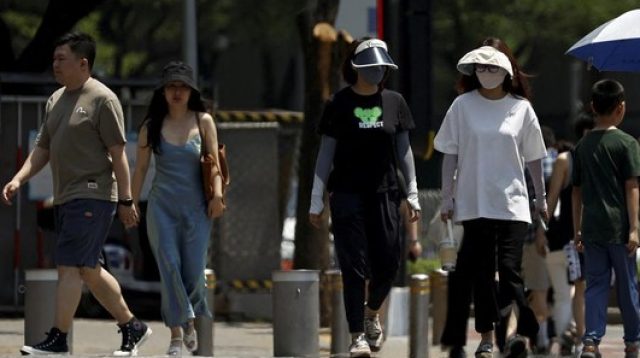 Fenomena 'AC Outdoor' Viral di China