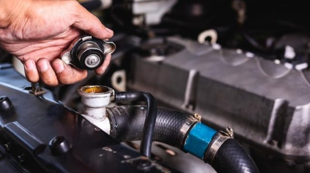 Kapan Radiator Mobil Harus Diservis? Kenali Jadwal Perawatan dan Tanda Kerusakannya